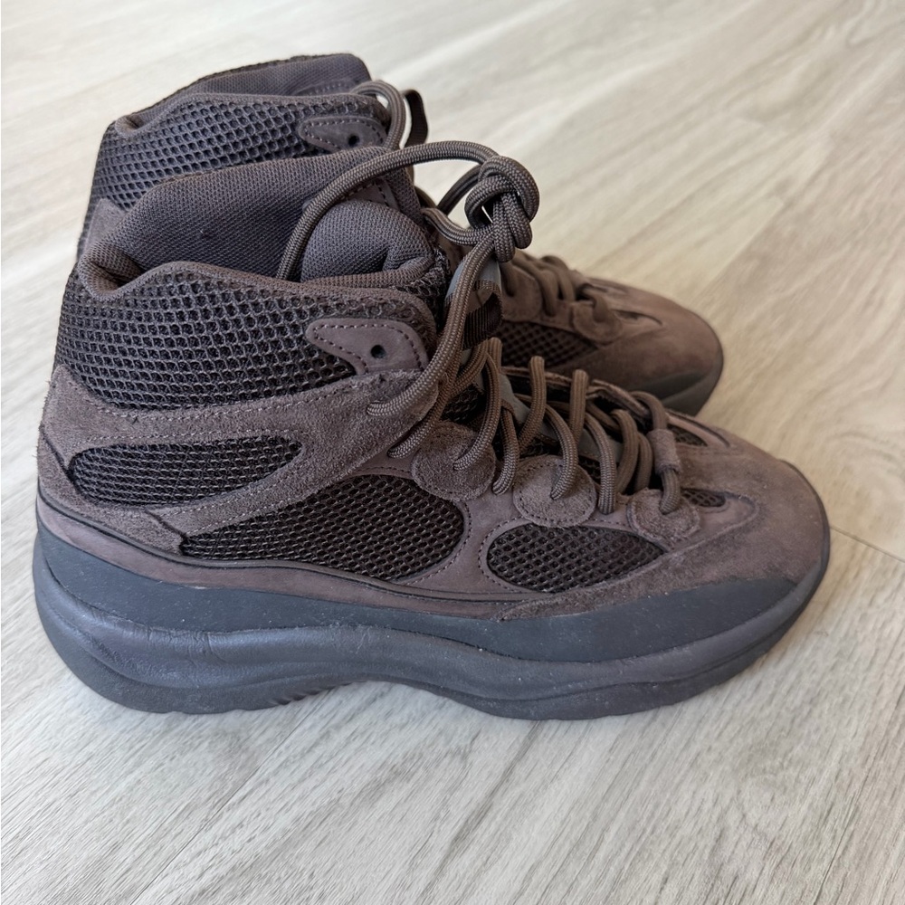 adidas Yeezy
Desert "Oil" boots